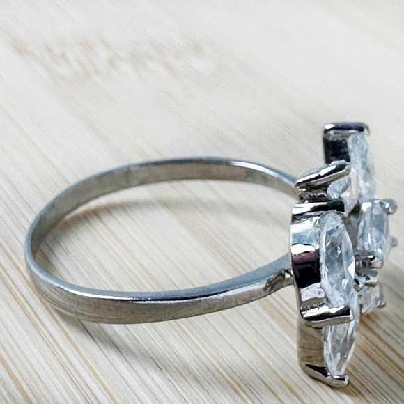 Vintage 925 Sterling Silver Marquise Cluster Ring Size 8.5 Swarovski Crystals - Picture 7 of 9